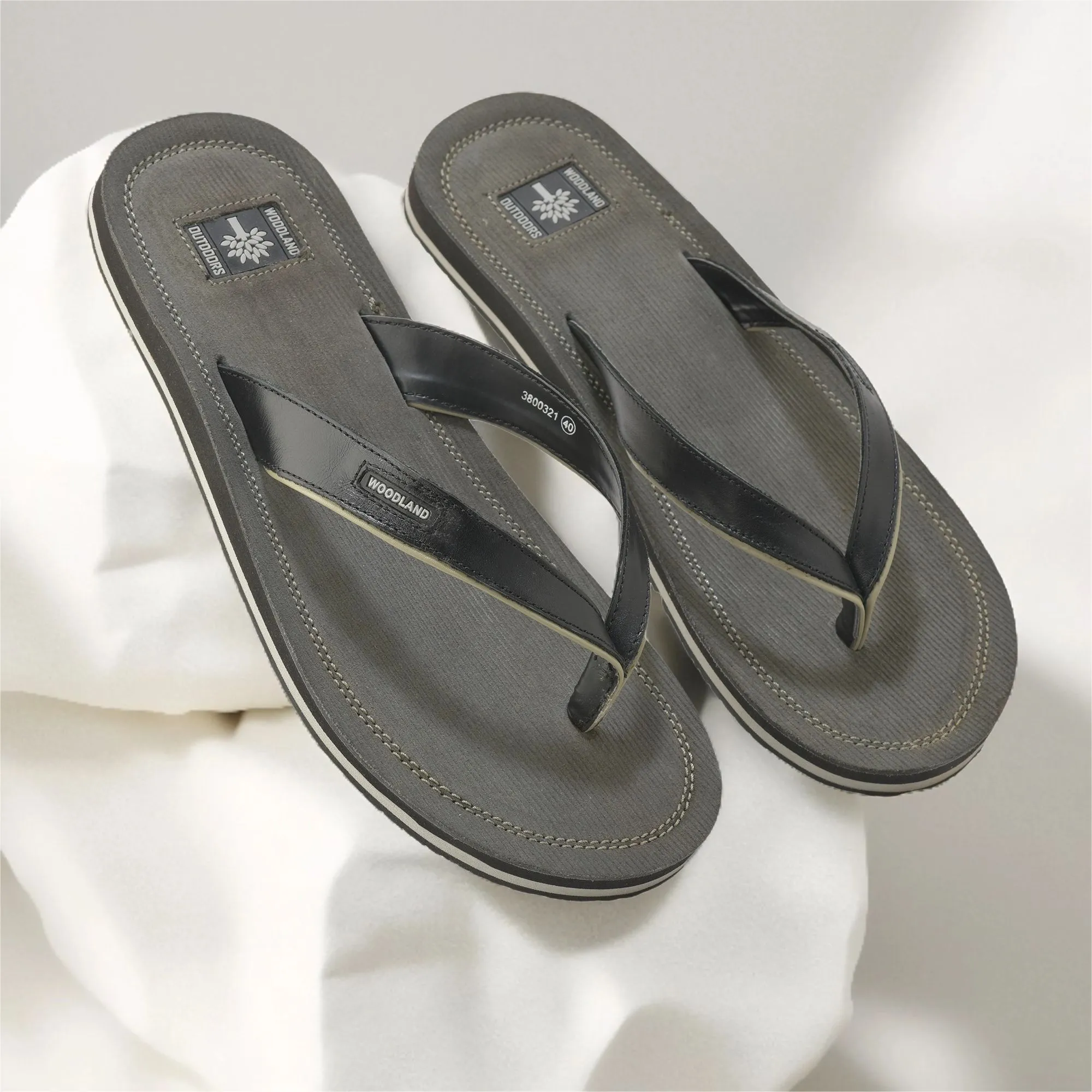 woodland-modern-black-slippers-for-men