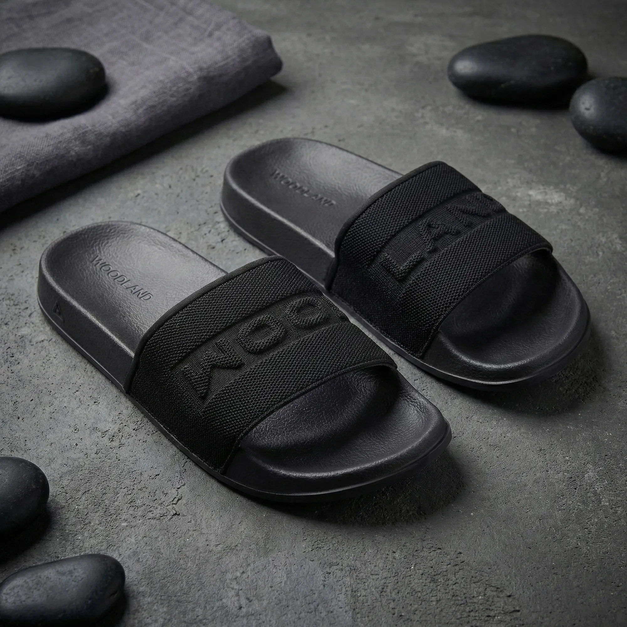 black-slipper-flip-flops-for-men-2