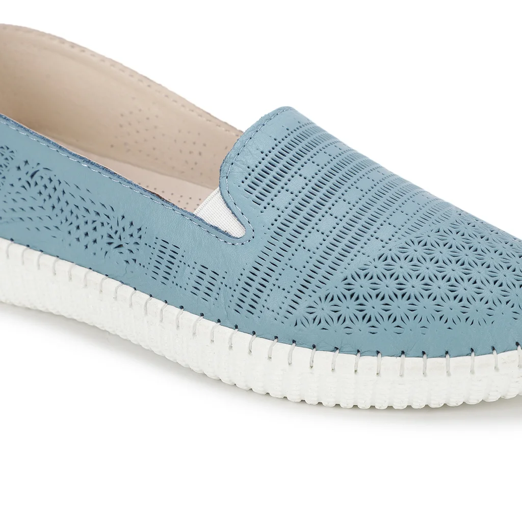 Woods Women’s Blue Softy Luxe Shoes - Thumbnail 2